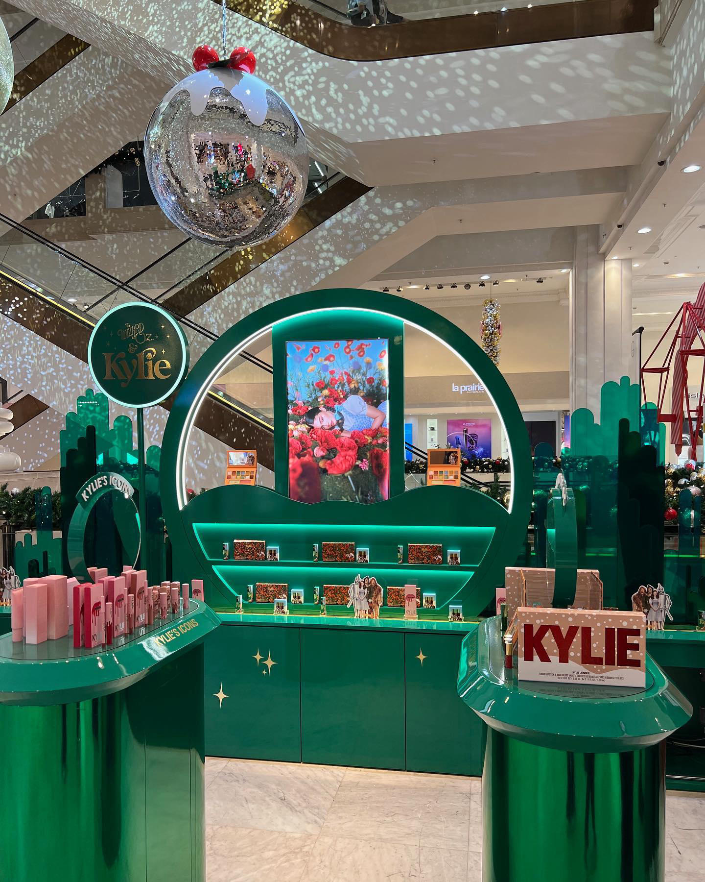 image  1 Kylie Cosmetics - Wizard of Oz x Kylie has arrived at #theofficialselfridges 🇬🇧